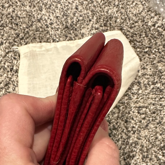 Gucci Red Leather Compact Wallet - Picture 9 of 11